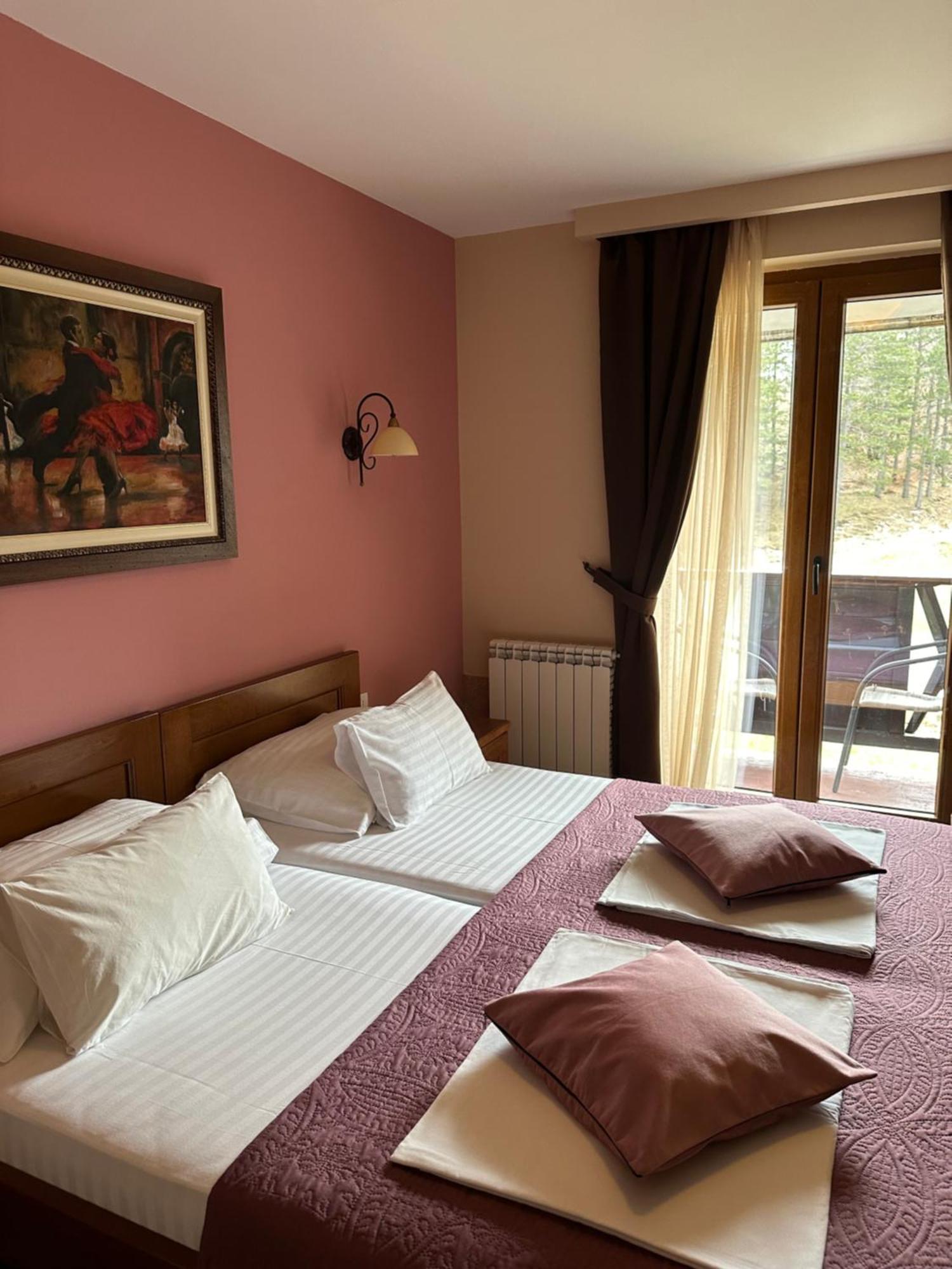Hotel Monte Rosa Τσέτινιε Εξωτερικό φωτογραφία