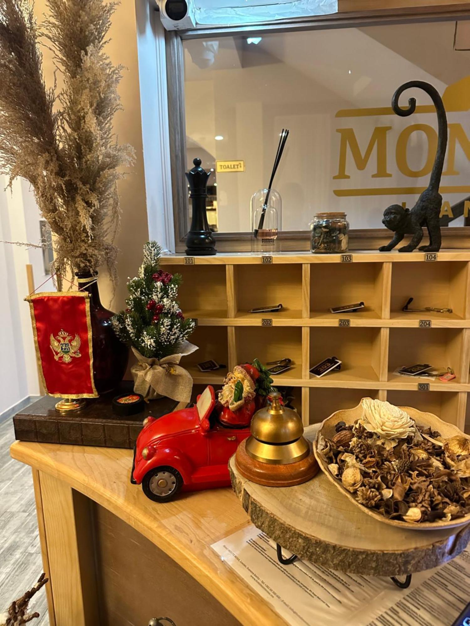 Hotel Monte Rosa Τσέτινιε Εξωτερικό φωτογραφία